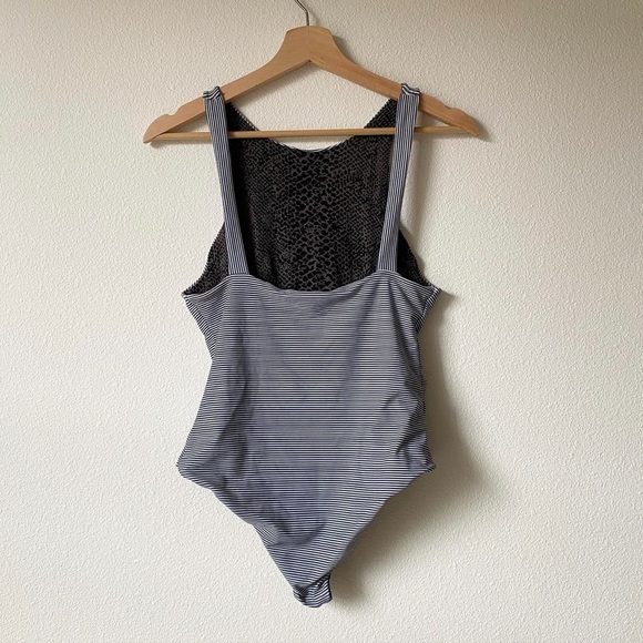 Acacia France One Piece - Picture 2 of 2